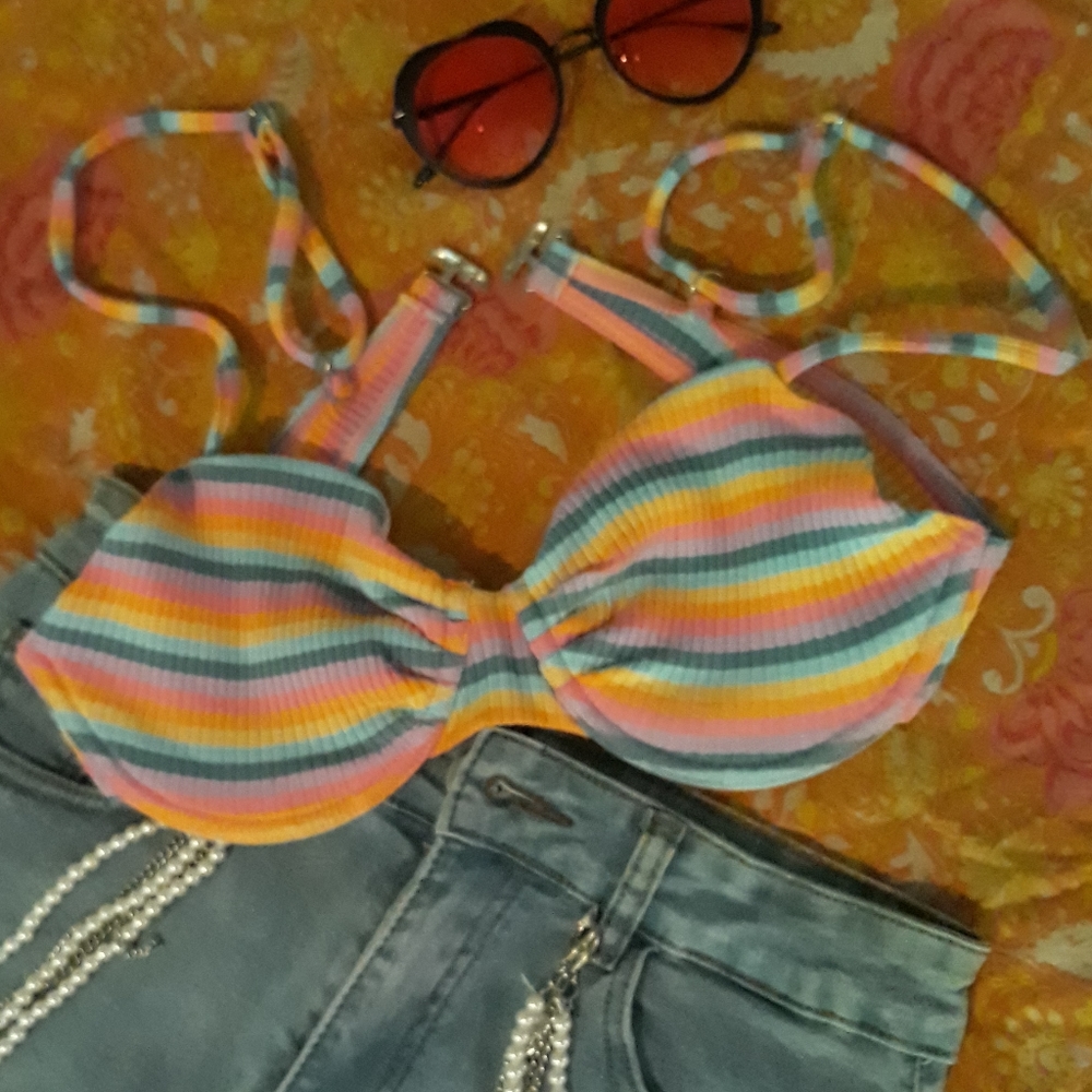 NWOT Multicolor Striped Underwire Bikini Top Adjustable Straps Medium